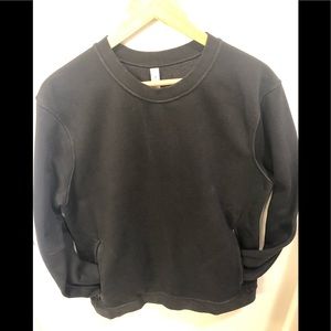 lululemon black sweatshirt with pockets!